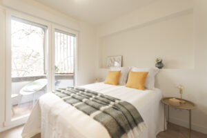 habitación de vivienda moderna preparado para fotografía inmobiliaria profesional